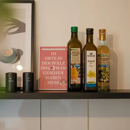 Klein, Fein Und Ausgestattet - Charmante Zum Besten Preis *